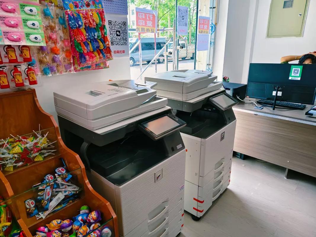 校门口文具店即日开放打字复印，家长扫码入群享开学季双重优惠
